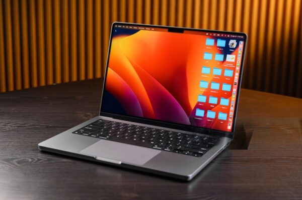MAC BOOK PRO - Image 3